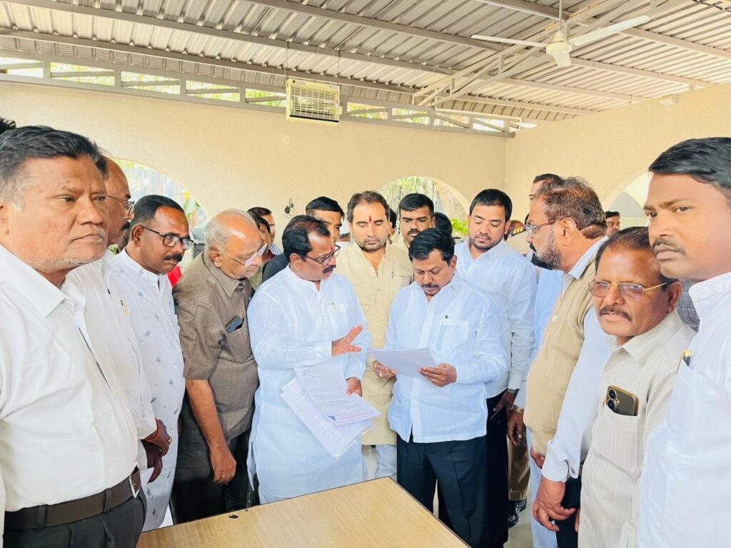 व्यापारी आणि उद्योजकांच्या अडचणी सोडविणार – अण्णा बनसोडे !