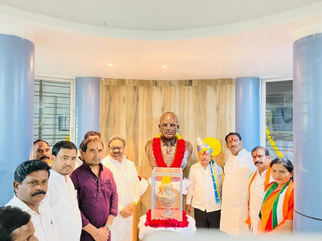 अण्णा बनसोडे यांच्याकडून डॉक्टर बाबासाहेब आंबेडकर यांच्या स्मृतीला उजाळा