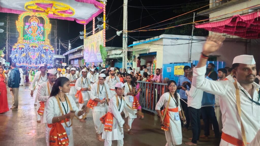 तिरुपती श्री पद्मावती देवी ब्रम्हमोत्सव मध्ये सोलापुरातील वारकरी दिंडी सोहळा