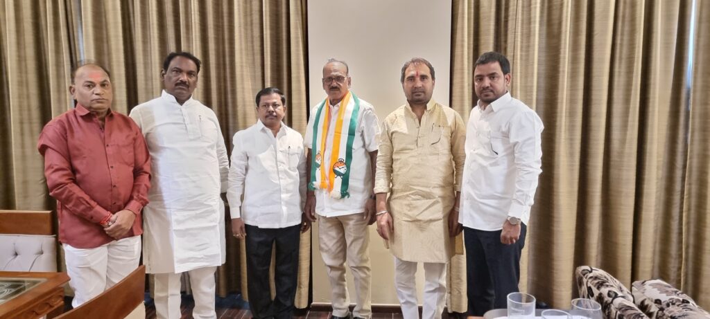 काँग्रेस पक्षाला राष्ट्रवादीचा धक्का : माजी उपमहापौर म्हेत्रे यांचा प्रवेश ! काँग्रेस पक्षाला राष्ट्रवादीचा धक्का : माजी उपमहापौर म्हेत्रे यांचा प्रवेश !