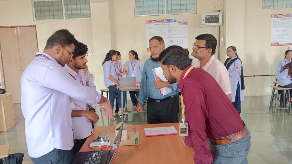 सिंहगड अभियांत्रिकी महाविद्यालयात ‘इनोव्हेशन प्रोजेक्ट्स एक्झिबिशन’ला प्रतिसाद