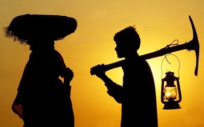 वेठबिगार कामगार मुक्तता मोहीम अंतर्गत सोलापुरातील झारखंडची महिला व तिच्या चार मुलांची मुक्तता वेठबिगार कामगार मुक्तता मोहीम अंतर्गत सोलापुरातील झारखंडची महिला व तिच्या चार मुलांची मुक्तता