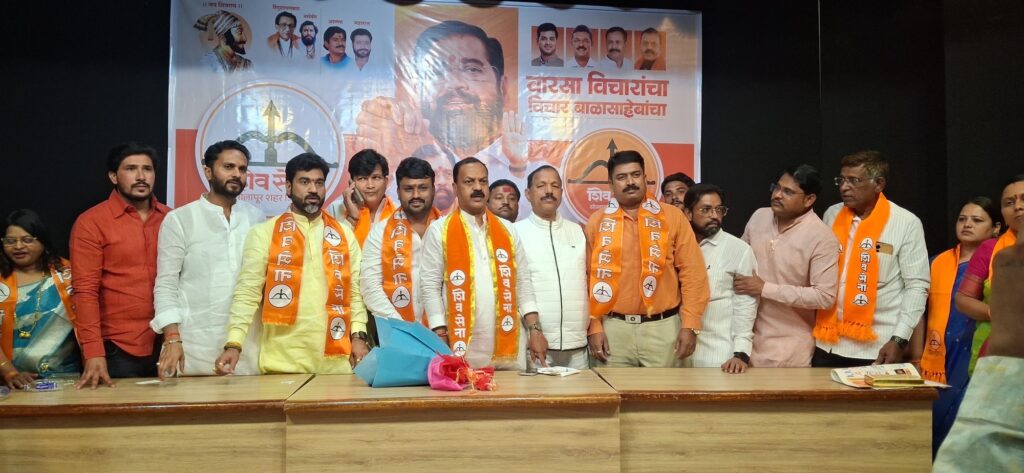 सोलापूर शहर काँग्रेस उपाध्यक्ष किरण राठोड यांचा शिवसेनेत जाहीर प्रवेश