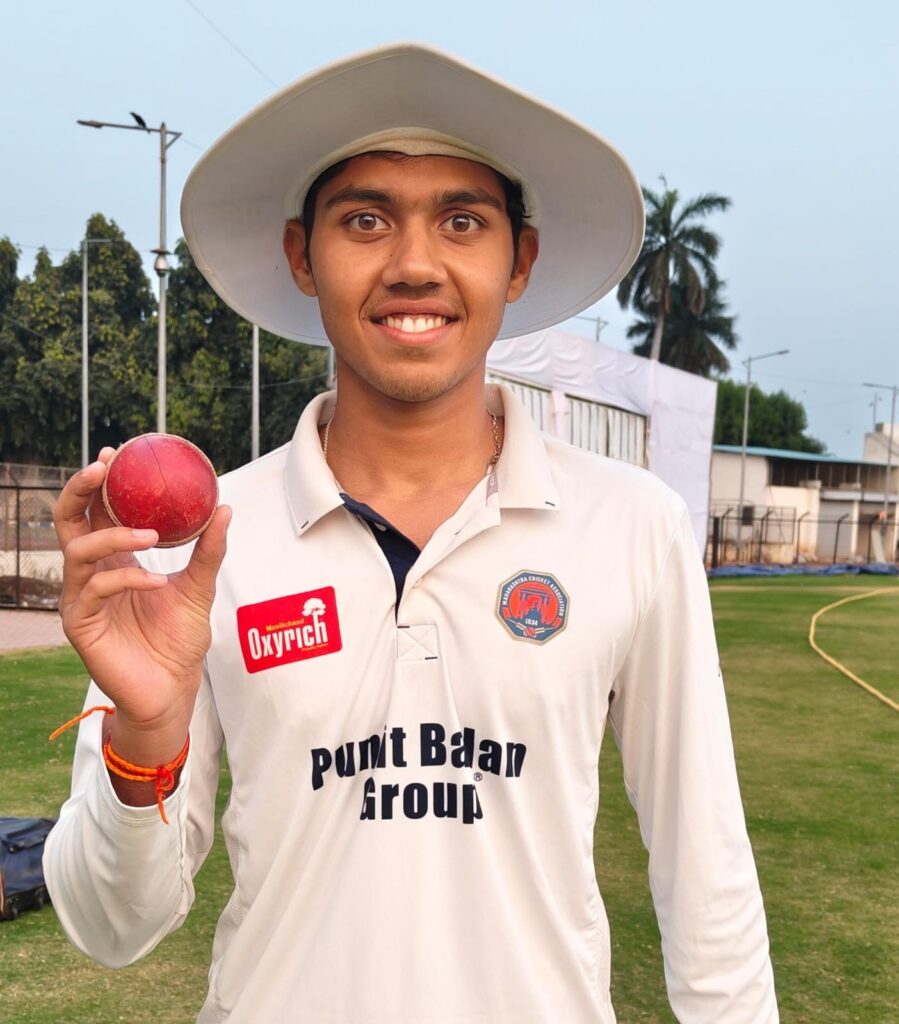 महाराष्ट्राच्या पहिल्या डावात 421 धावांच्या   प्रत्युत्तरात हिमाचल प्रदेशची पडझड; दुसऱ्या दिवस अखेर 7 बाद 200 धावा