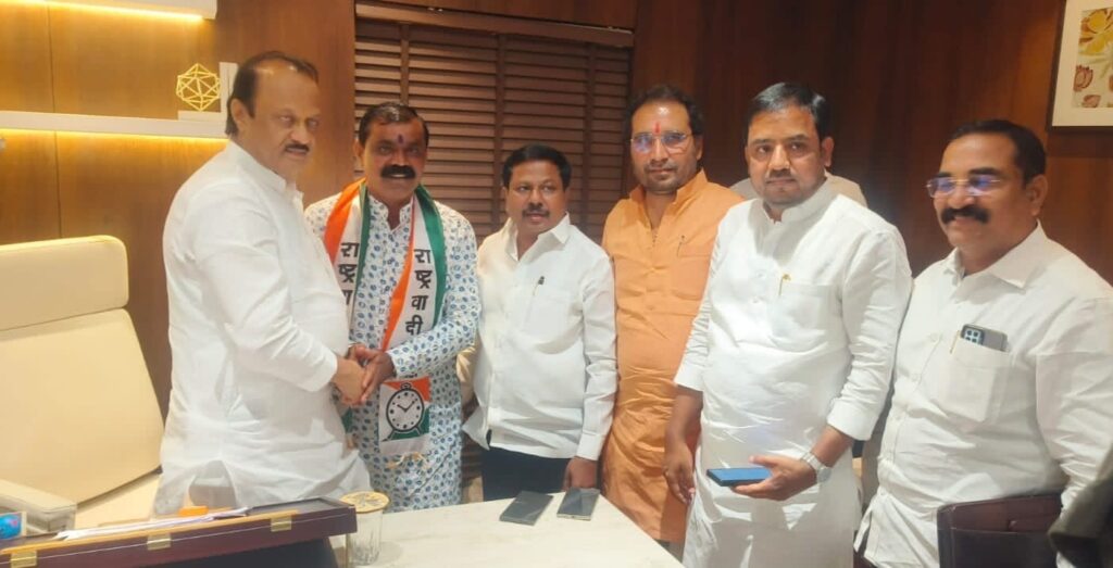 सोलापूर महानगरपालिका निवडणुकीत व्यक्तिशः लक्ष घालणार – अजितदादा पवार ! सोलापूर महानगरपालिका निवडणुकीत व्यक्तिशः लक्ष घालणार – अजितदादा पवार !