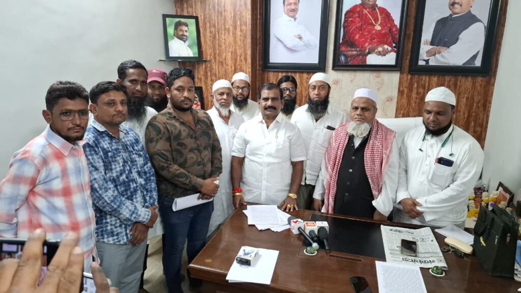 अल्पसंख्यांकांचा विश्वास अन् कायमची साथ-जन्नतुल फिरदोस कब्रस्तान विकासातून जाधव – गायकवाड यांचे नेतृत्व अधोरेखित अल्पसंख्यांकांचा विश्वास अन् कायमची साथ-जन्नतुल फिरदोस कब्रस्तान विकासातून जाधव – गायकवाड यांचे नेतृत्व अधोरेखित