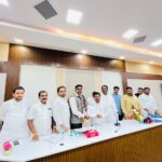 सोलापूरच्या प्रश्नांवर निवेदन : सोशल मीडिया शहराध्यक्ष वैभव गंगनेंचे उपाध्यक्ष अण्णासाहेब बनसोडे यांना निवेदन