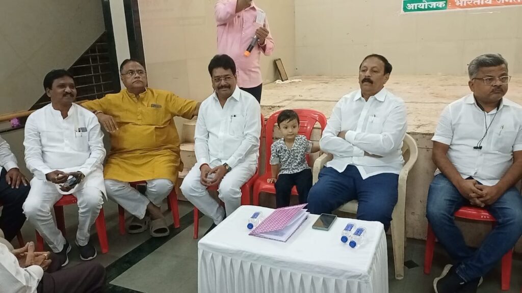 प्रभाग ०४ मधील जनतेशी आ. विजय देशमुखांचा जनसंवाद प्रभाग ०४ मधील जनतेशी आ. विजय देशमुखांचा जनसंवाद