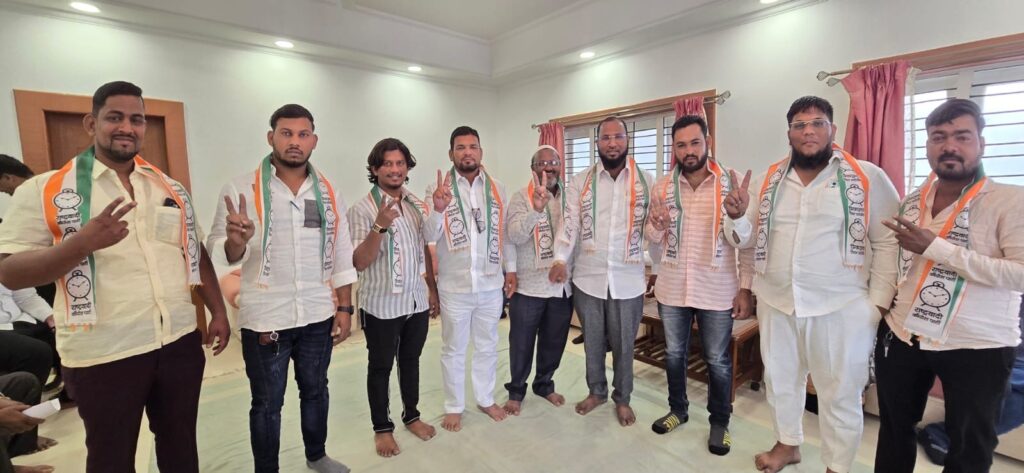 राष्ट्रवादीचे माजी उपमहापौर हारून सय्यद यांचे चिरंजीव अबुबकर सय्यद आणि नुरूद्दीन मुल्ला यांचा अजितदादा पवारांच्या राष्ट्रवादीत प्रवेश !