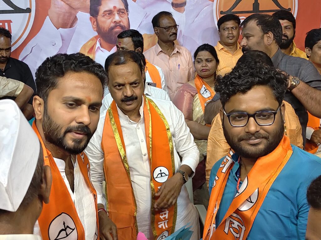 वंचितचे महासचिव ॲड.अखिल शाक्य यांचा शिवसेनेत प्रवेश वंचितचे महासचिव ॲड.अखिल शाक्य यांचा शिवसेनेत प्रवेश