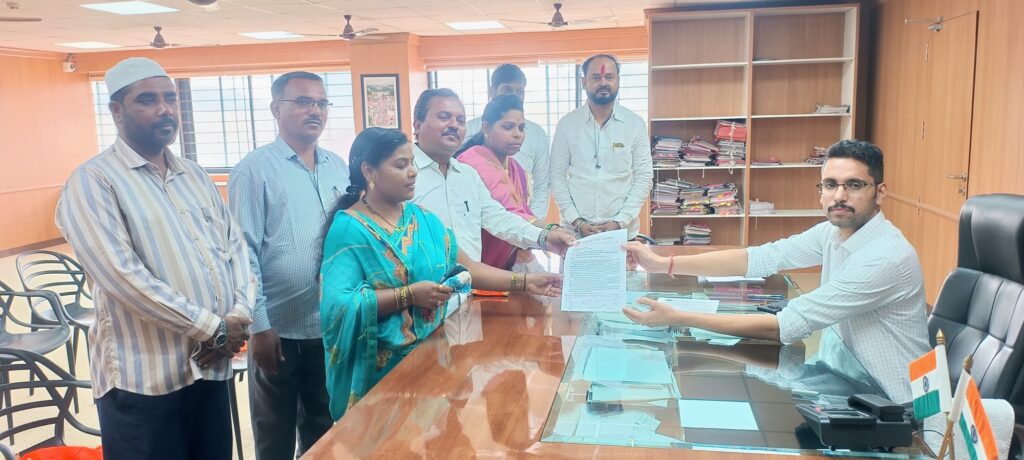 सिद्धेश्वर जत्रेच्या पार्श्वभूमीवर मतदानाच्या तारखे मध्ये बदल करा सिद्धेश्वर जत्रेच्या पार्श्वभूमीवर मतदानाच्या तारखे मध्ये बदल करा