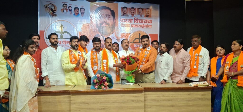 एमआयएमचे माजी शहर उपाध्यक्ष व प्रवक्ते अमितकुमार अजनाळकर यांचा शिवसेनेत प्रवेश