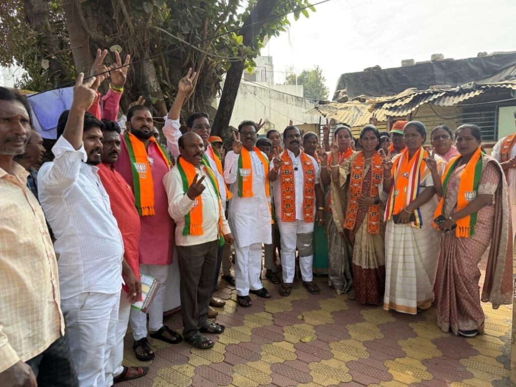 मोची समाजाचा भाजपाला निर्णायक पाठिंबा; प्रभाग २२ मधील किसन जाधव पॅनलला मोठे बळ मोची समाजाचा भाजपाला निर्णायक पाठिंबा; प्रभाग २२ मधील किसन जाधव पॅनलला मोठे बळ