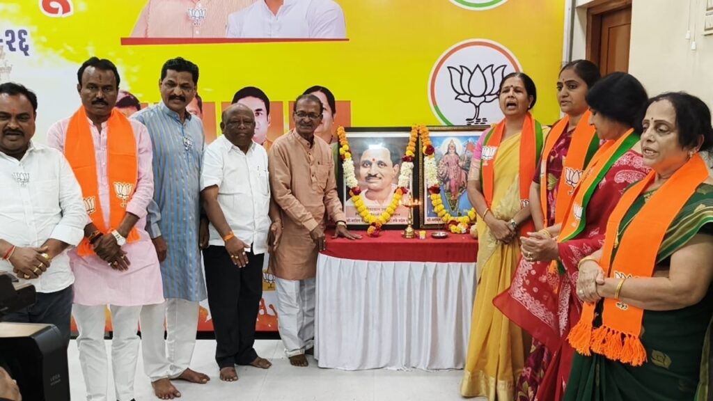 सोलापूर महानगरपालिकेवर पुन्हा एकदा भाजपचा झेंडा फडकवण्यासाठी कार्यकर्ते सज्ज सोलापूर महानगरपालिकेवर पुन्हा एकदा भाजपचा झेंडा फडकवण्यासाठी कार्यकर्ते सज्ज