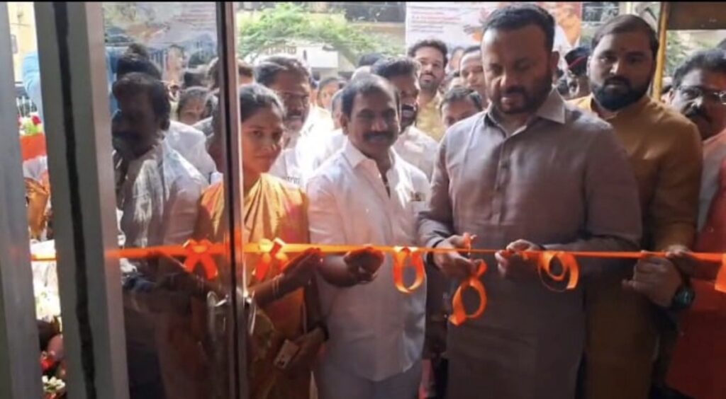 किसन‎ जाधव‎ संपर्क कार्यालयाचे पालकमंत्री जयकुमार गोरे यांच्या‎ हस्ते‎ शानदार‎ उद्घाटन