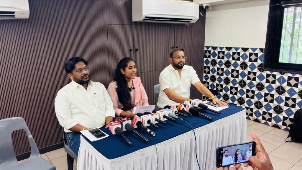 “सोलापुरात ‘यश लॅक्मे सलून’चा भव्य शुभारंभ; सौंदर्य सेवांमध्ये नवा मानदंड” “सोलापुरात ‘यश लॅक्मे सलून’चा भव्य शुभारंभ; सौंदर्य सेवांमध्ये नवा मानदंड”