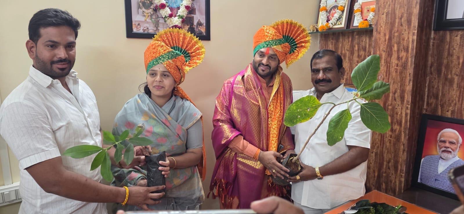 ईच्छा‎ भगवंताची‎ परिवाराच्या वतीनं सोलापूरच्या‎ विकासाच्या शिलेदारांचा सन्मान