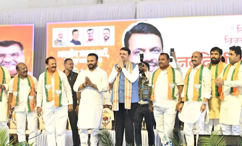 मुख्यमंत्री देवेंद्र फडणवीस यांचे ईच्छा भगवंताची आणि लक्ष्मण जाधव परिवाराला मोबाईलद्वारे शुभाशीर्वाद