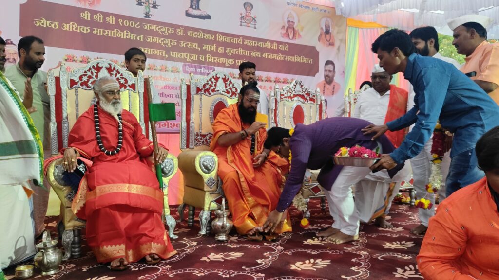 वीरतपस्वी पंचमुखी परमेश्वर मठाच्या सभा मंडपासाठी देणार एक कोटींची देणगी