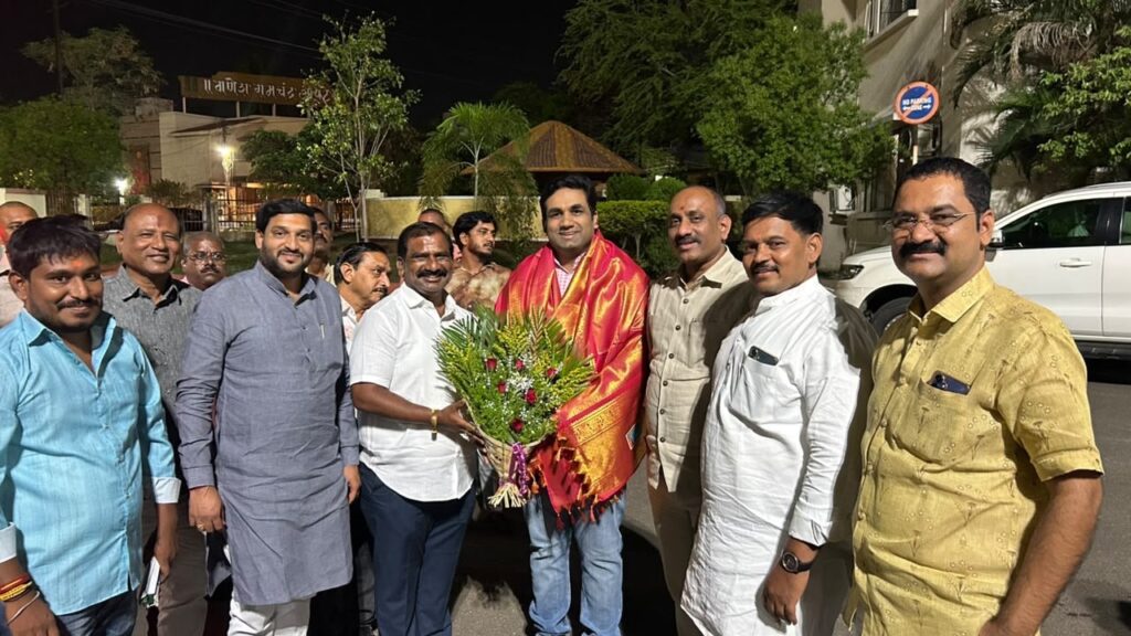 बी-२ हटविण्याचा निर्णय सोलापूरच्या अभिमानात मानाचा तुरा बी-२ हटविण्याचा निर्णय सोलापूरच्या अभिमानात मानाचा तुरा