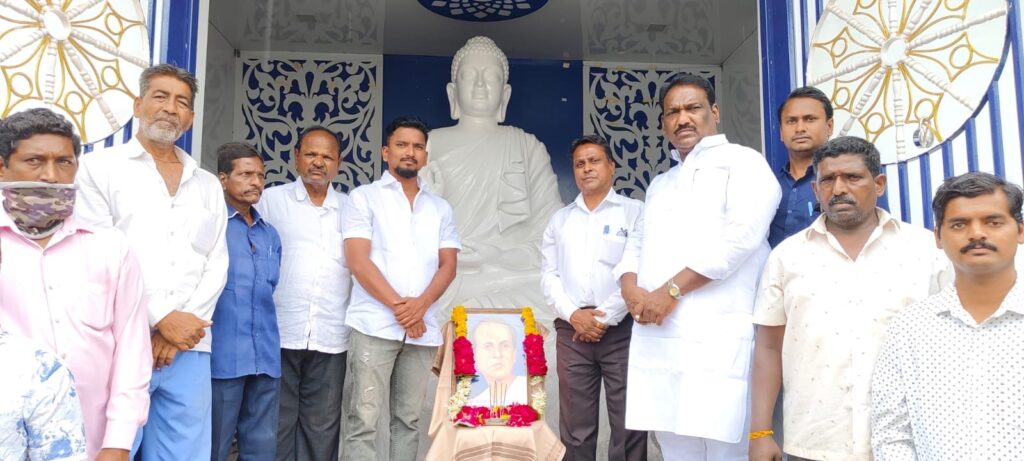 साहित्यरत्न अण्णाभाऊ साठे यांच्या पुण्यतिथी निमित्ताने पी.बी. ग्रुप च्या वतीने विनम्र अभिवादन साहित्यरत्न अण्णाभाऊ साठे यांच्या पुण्यतिथी निमित्ताने पी.बी. ग्रुप च्या वतीने विनम्र अभिवादन