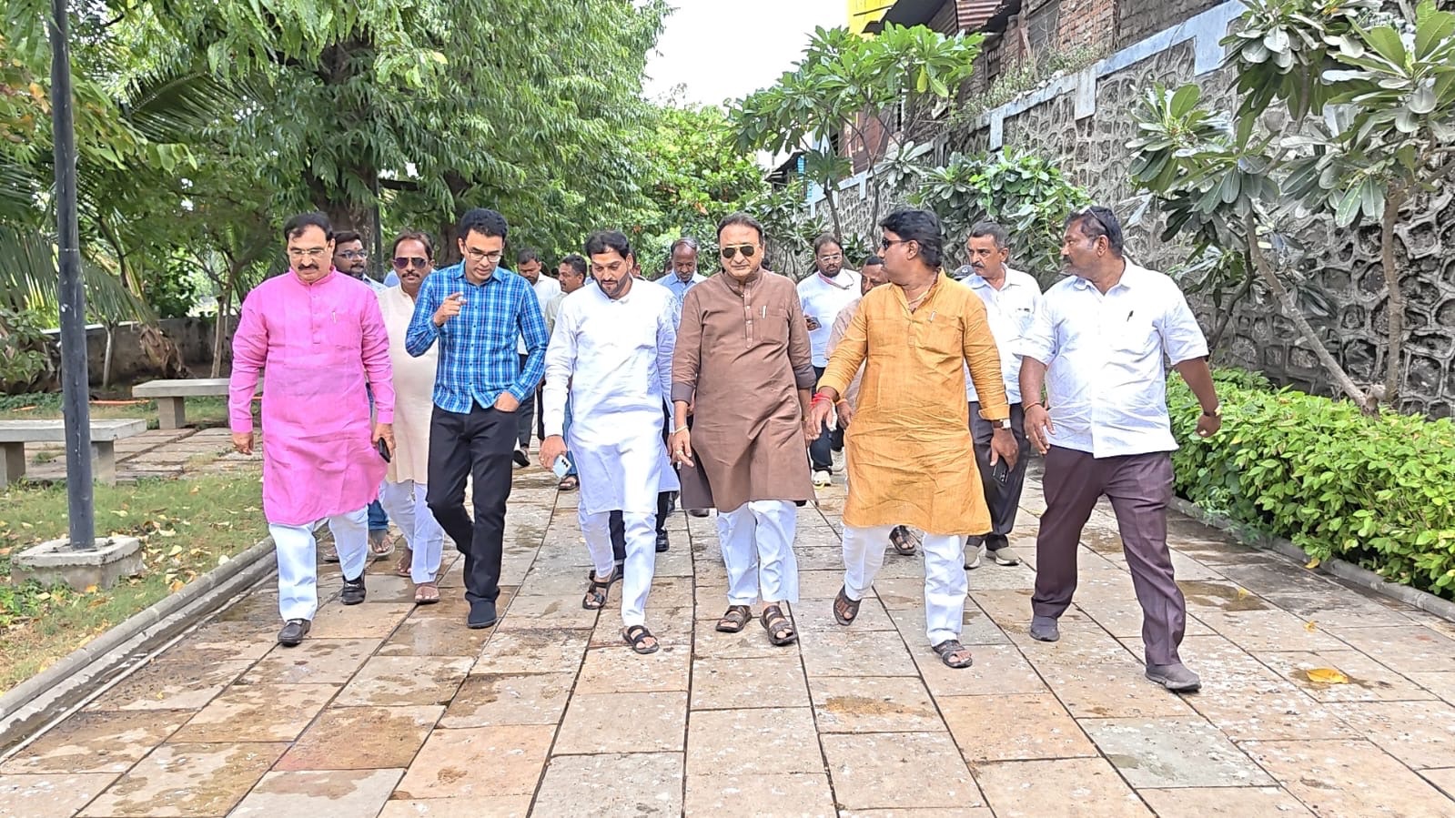 गणेशोत्सवाच्या पार्श्वभूमीवर महापौर विनायक कोंड्याल यांनी केली विसर्जन घाट व मिरवणूक मार्गाची पाहणी